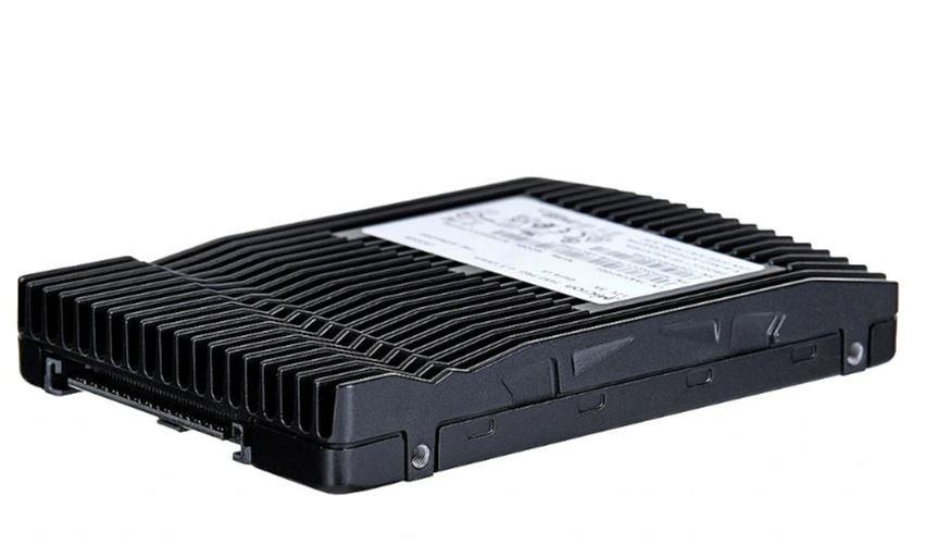 SSD MICRON SSD series 7450 PRO 960GB PCIe Gen4 NVMe NAND flash technology TLC Write speed 1400 MBytes/sec Read speed 6800 MBytes/sec Form Factor U.3 TBW 28000 TB MTFDKCB960TFR-1BC1ZABYYR - Image 2