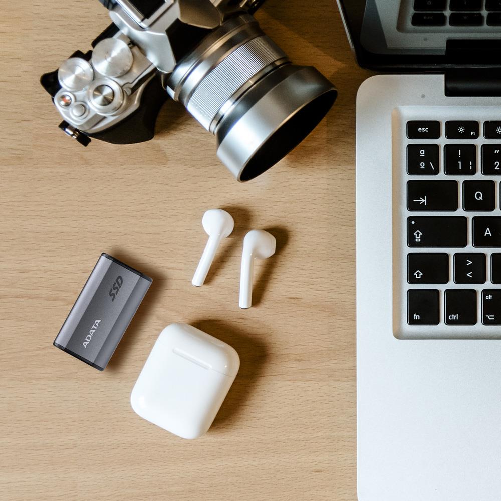 External SSD ADATA SE880 1TB USB-C Write speed 2000 MBytes/sec Read speed 2000 MBytes/sec AELI-SE880-1TCGY - Image 9