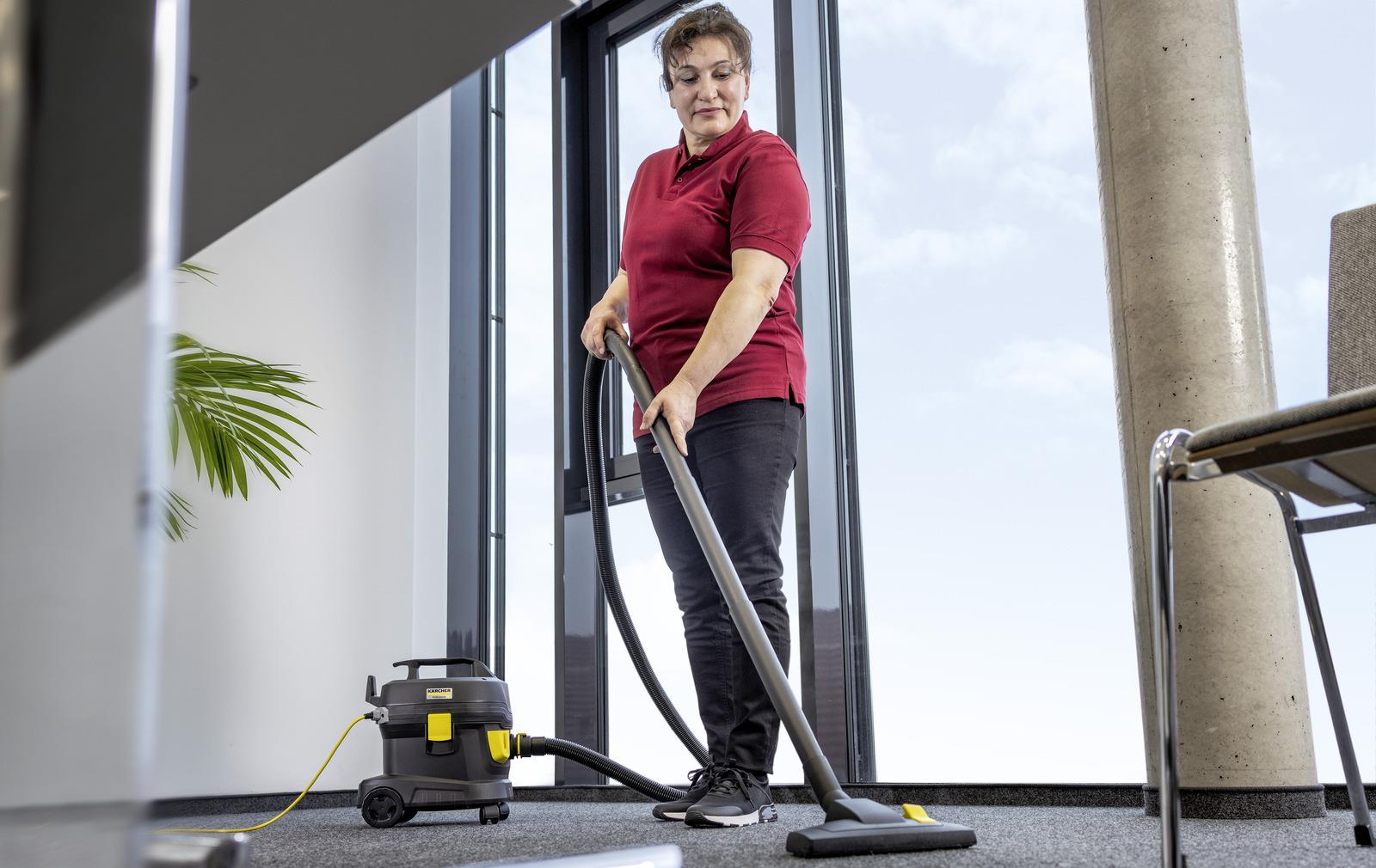 Vacuum Cleaner KARCHER Input power 850 W Dust capacity 11 L Drum vacuum Cleaning type Dry Dust container Dust bag Colour Black 1.527-222.0 - Image 6