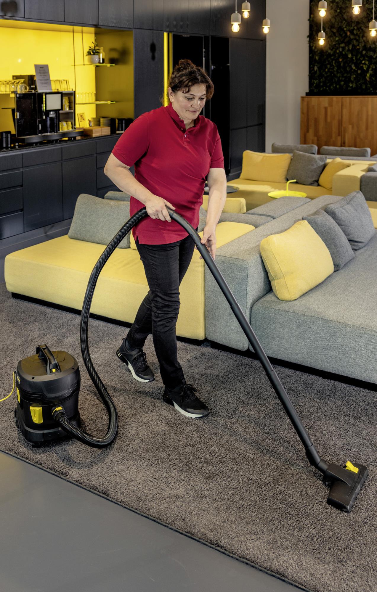 Vacuum Cleaner KARCHER Input power 850 W Dust capacity 11 L Drum vacuum Cleaning type Dry Dust container Dust bag Colour Black 1.527-222.0 - Image 2