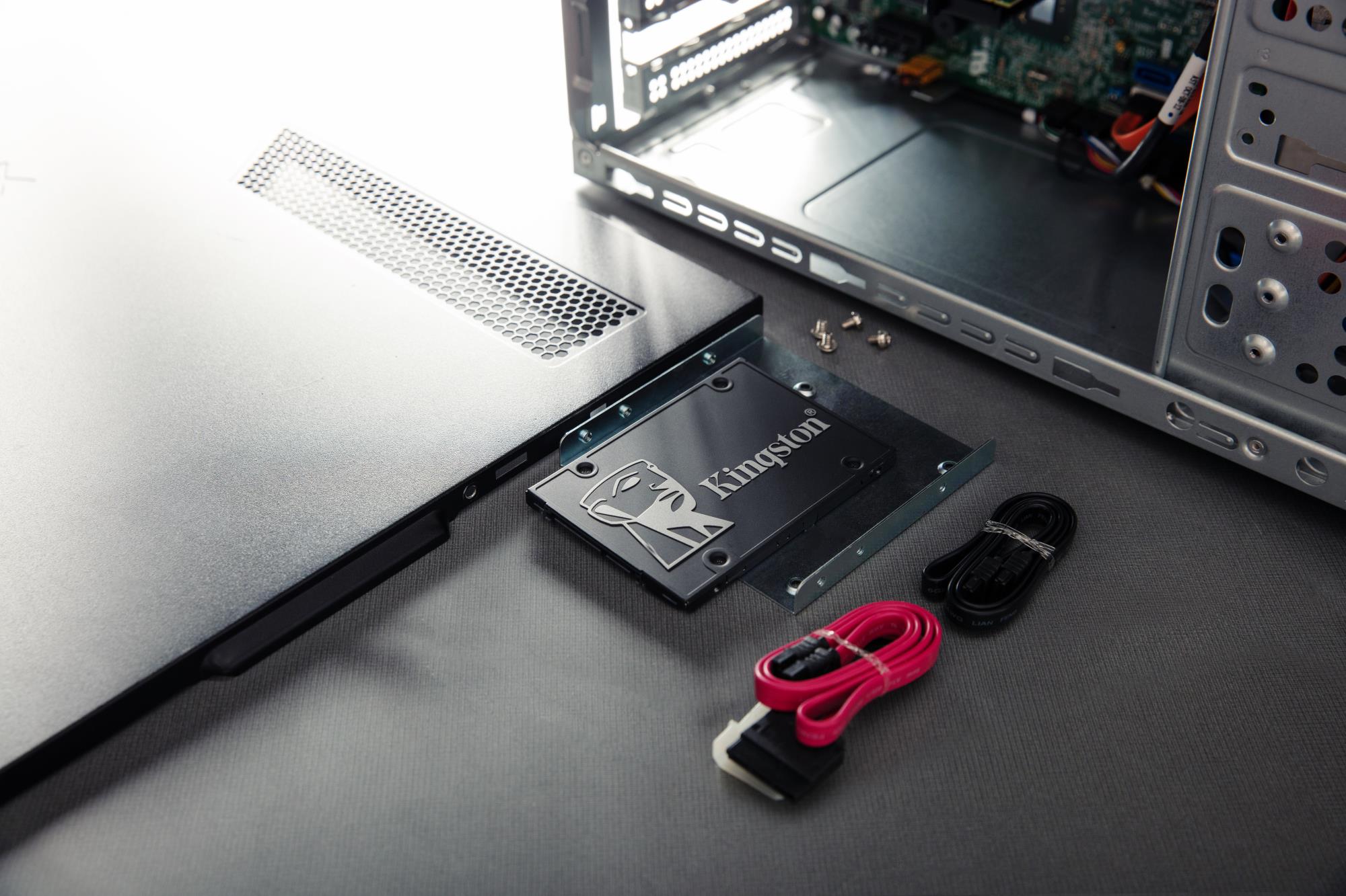 SSD KINGSTON KC600 1TB SATA 3.0 TLC Write speed 520 MBytes/sec Read speed 550 MBytes/sec 2,5" TBW 600 TB MTBF 1000000 hours SKC600/1024G - Image 6