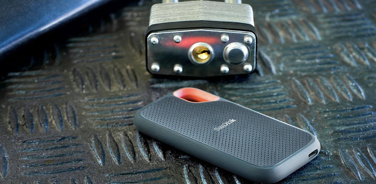 External SSD SANDISK Extreme 2TB Write speed 1000 MBytes/sec Read speed 1050 MBytes/sec SDSSDE61-2T00-G25 - Image 9